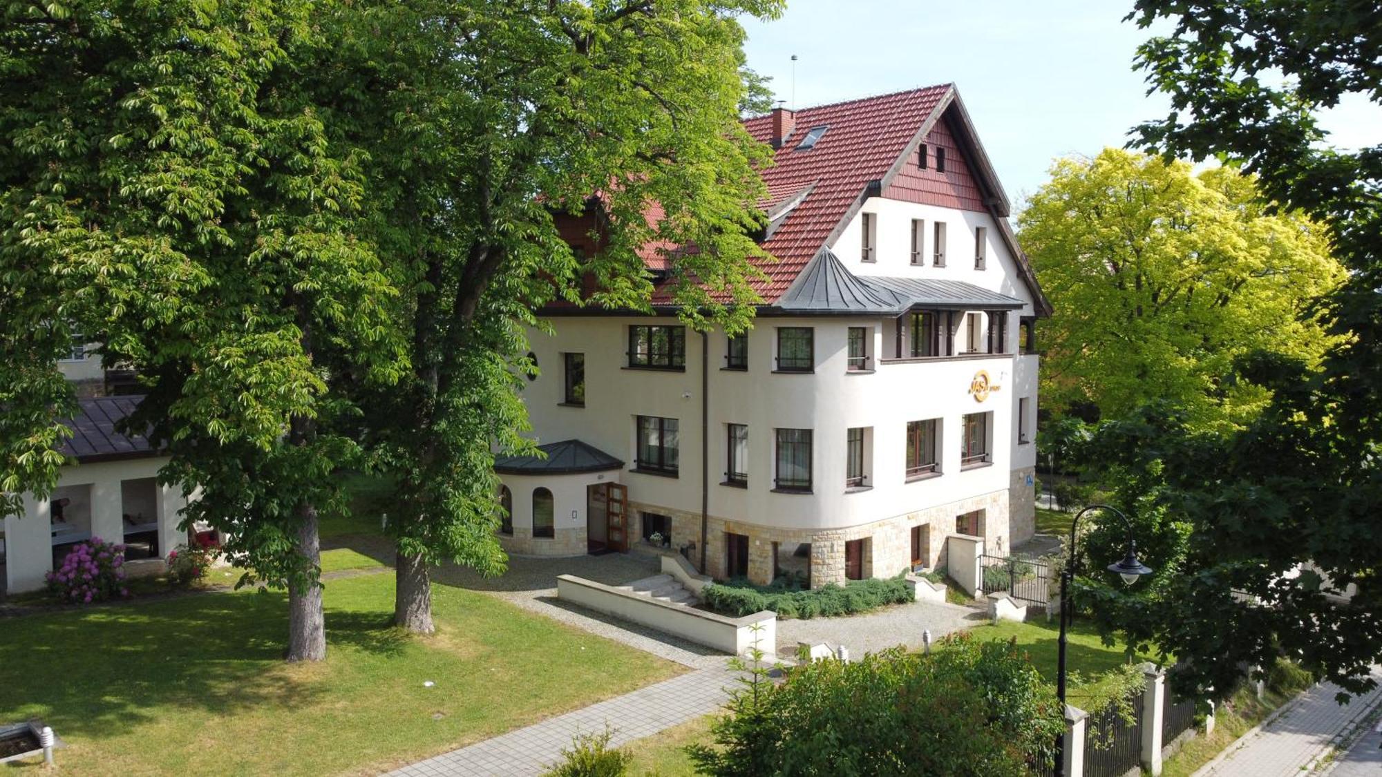 Hotel Jasny Dwor Polanica-Zdrój Exteriér fotografie
