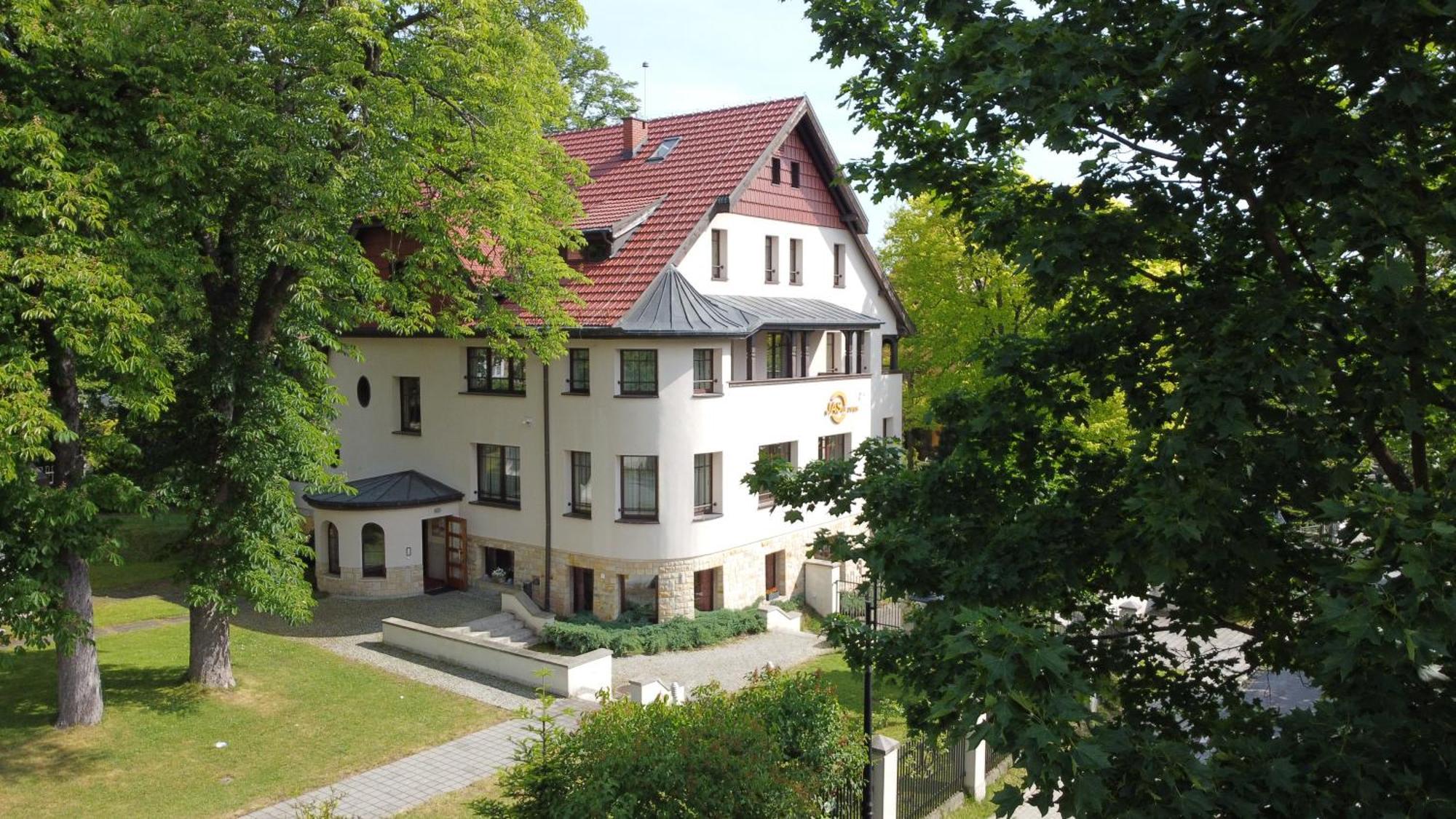 Hotel Jasny Dwor Polanica-Zdrój Exteriér fotografie